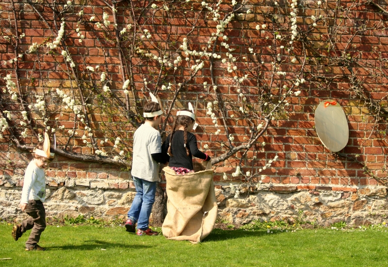 Powerscourt-walled-garden-Easter-children