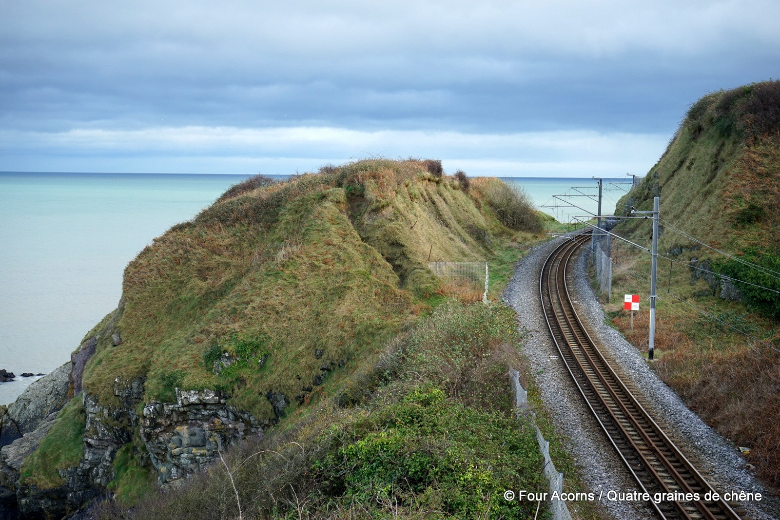 cliff-walk-bray-greystones-wicklow-ireland-train-track