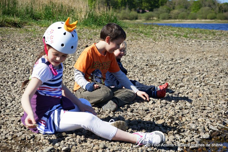 children-Blessington-lake-skimming-stones