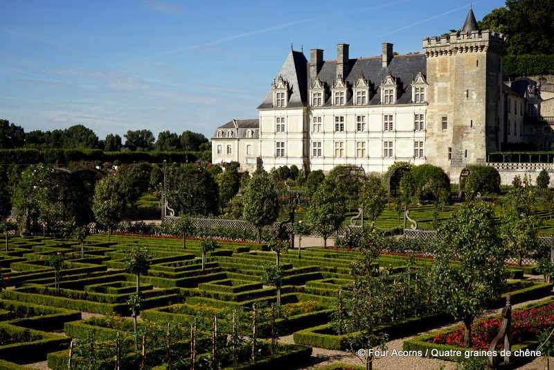 A Renaissance castle encased in splendid terraced gardens / Un château Renaissance blotti dans de splendides jardins en terrasses