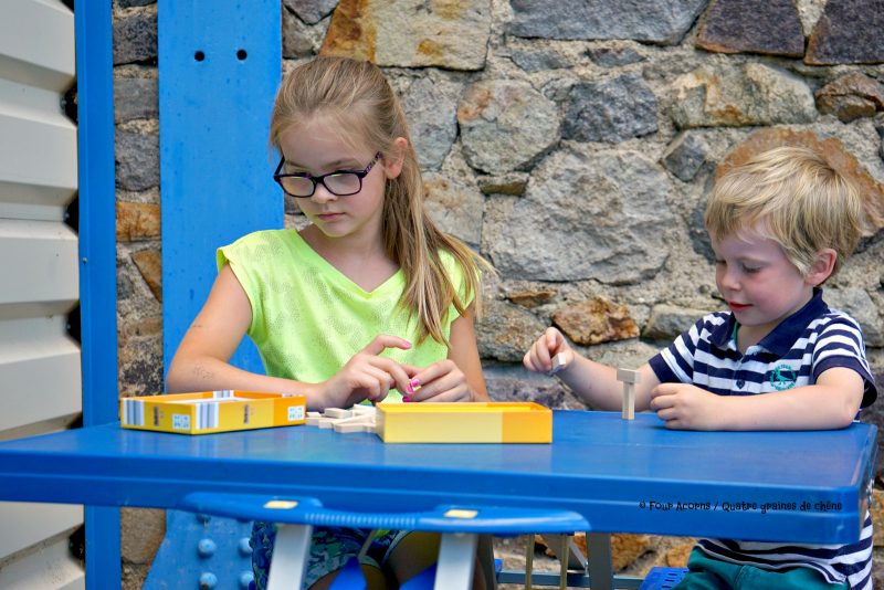 children-game-blue-table-ambert