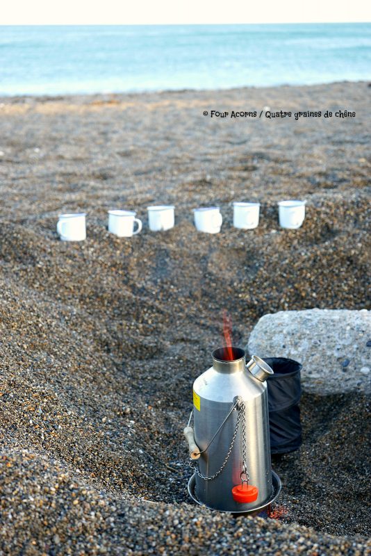 kelly-kettle-beach-enamel-cups-background