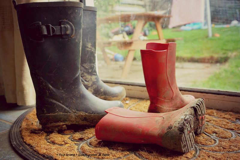 muddy-children-wellies-boots-black-red-doormat