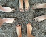 sandy-toes-beach-dark-sand-family