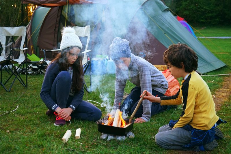 campfire-firepit-three-children-tent